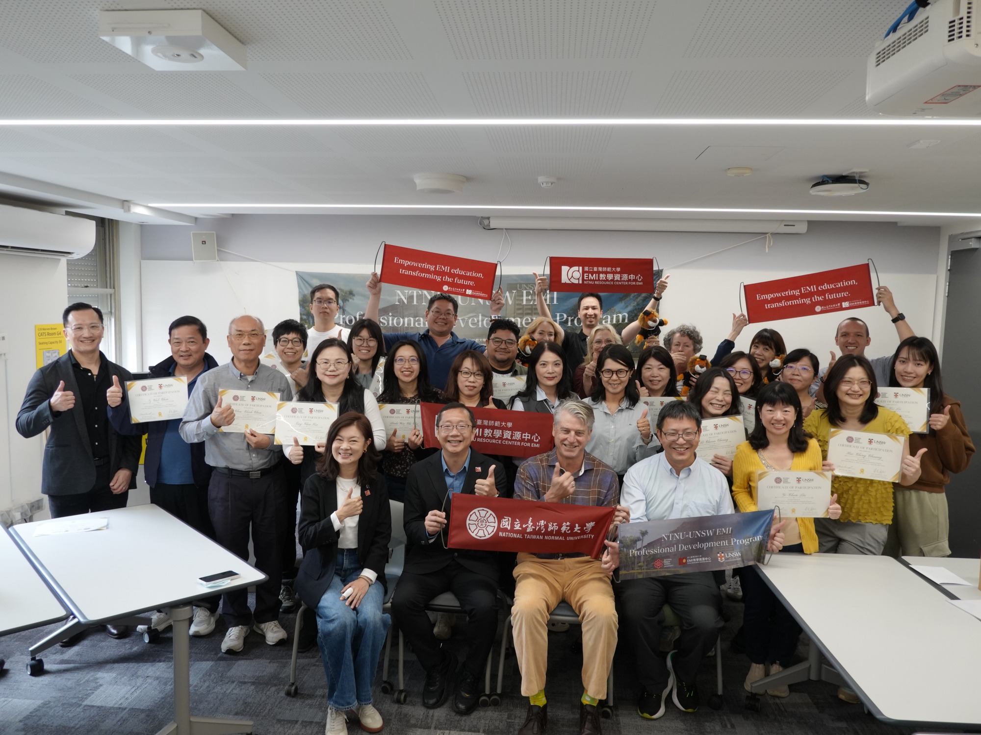 batch 課程最終日舉行結業式全體學員於頒發證書後合影留念